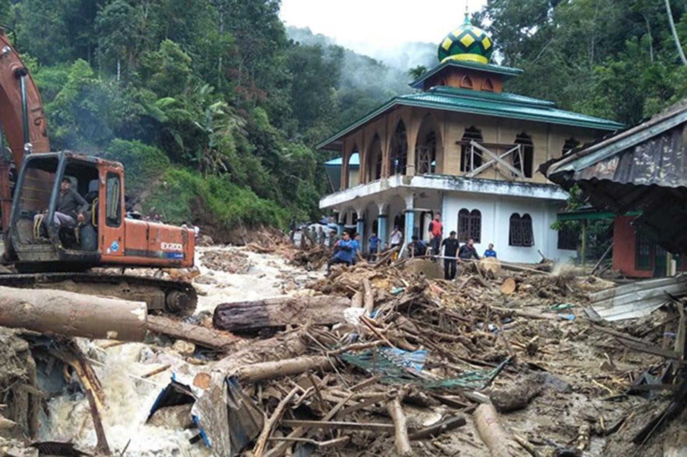 Endonezya'da şiddetli yağışlar: 22 ölü